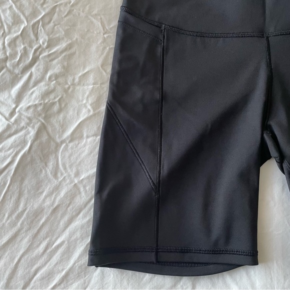 Calia | High-Waisted Bike Shorts w/ Pockets - Size M - Picture 5 of 8